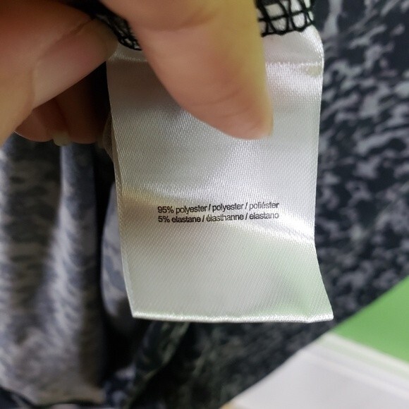 Halston Studio Black/Gray Animal Print Abstract Short Sleeve Stretchy Tshirt XL - Picture 10 of 10